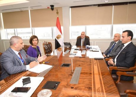 وزير الإسكان يستعرض التصميمات الداخلية للفندق المُنفذ بمشروع تطوير “منطقة سور مجري العيون