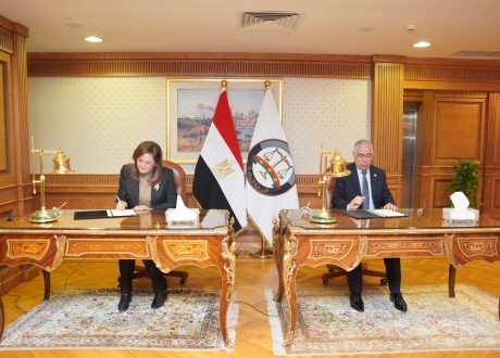 وزيرة التخطيط والنائب العام يوقعان بروتوكولًا لتشغيل 20 مركزًا متنقلًا لتقديم خدمات النيابة العامة