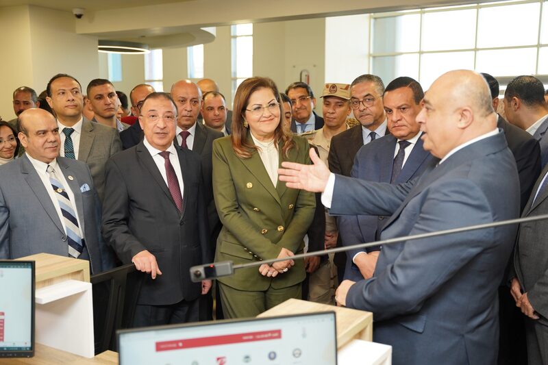 وزيرا التخطيط والتنمية المحلية ومحافظ الإسكندرية يفتتحوا مركز خدمات مصر