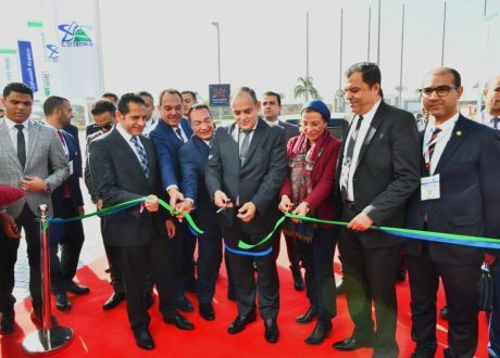 وزارة البيئة توجه الشركات الصغيرة بتبني بدائل الأكياس البلاستيكية