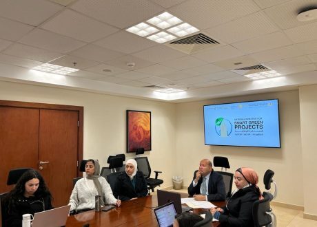 السفير هشام بدر يستعرض تجربة المبادرة الوطنية للمشروعات الخضراء الذكية