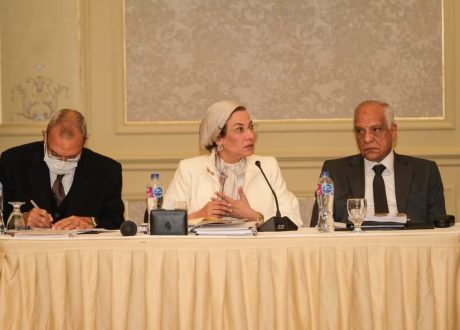 “وزيرة البيئة “تترأس الاجتماع الأول للجنة تسيير مشروع إدارة تلوث الهواء وتغير المناخ