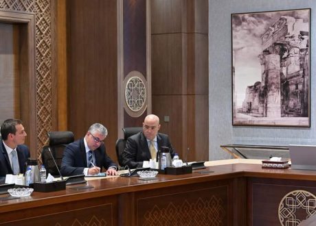 «مدبولي» يستعرض مع «شنايدر إليكتريك» مبادرة إنشاء 1000 منزل ذكي