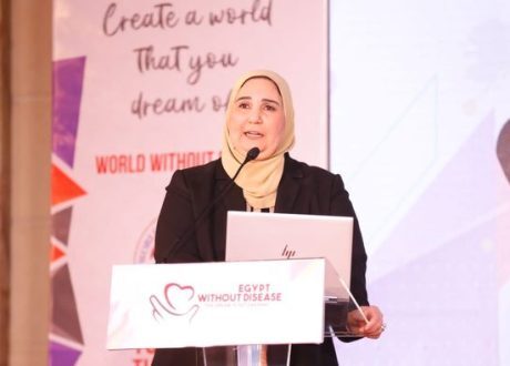 وزيرة التضامن: تجهيز 10 عيادات لتقديم الصحة الإنجابية بالتعاون مع مؤسسة «مصر بلا مرض»