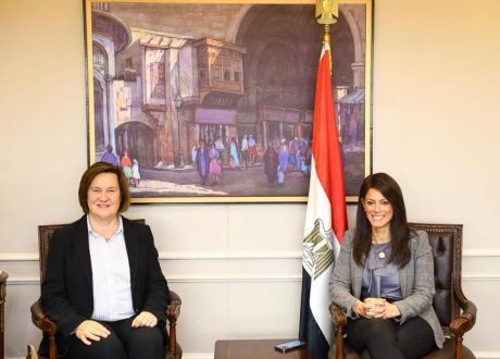 “المشاط” تبحث مع الوكالة الفرنسية للتنمية المشروعات المشتركة بمجالات الطاقة المتجددة و الأمن الغذائي