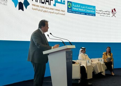 وزير الصحة: توفير رعاية صحية جيدة وبأسعار معقولة حق أساسي لجميع الأفراد