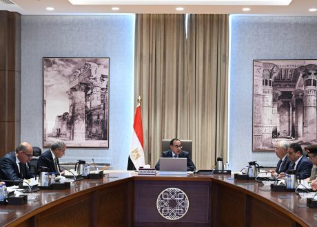 رئيس الوزراء يتابع جهود زيادة الاحتياطي الاستراتيجي من السلع الأساسية