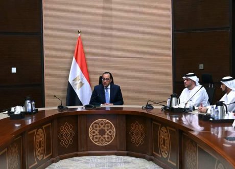 مدبولي يبحث مع مسئولي إمارة الفجيرة خطط التوسع المستقبلية بالسوق المصرية