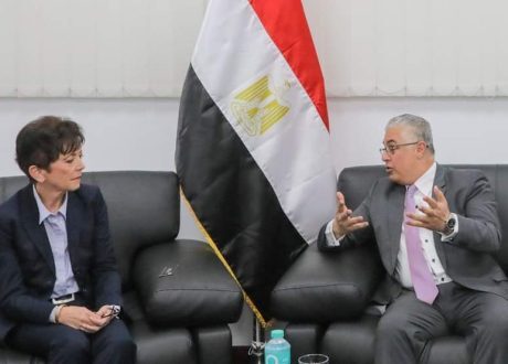 رئيس اقتصادية قناة السويس : نعمل على إنشاء مجمعات صناعية متكاملة تعتمد على الطاقة الخضراء