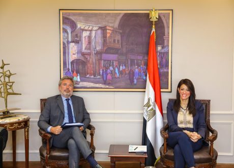 «المشاط» تناقش مع السفير الإيطالي تفعيل خطة «ماتي» الإيطالية لدعم التنمية في القارة