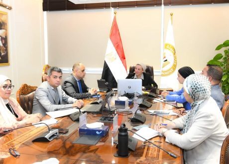 “وزيرة البيئة” تناقش مع  مُنظمة التعاون الاقتصادي مسودة تقرير سياسات النمو الأخضر