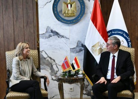 وزير” البترول “يستقبل سفيرة النرويج بالقاهرة و نائب الرئيس التنفيذى بشركة سكاتك النرويجية