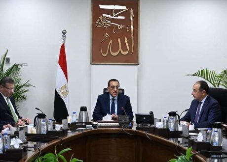 مدبولي يتابع موقف إنتاج الأسمدة بعد استئناف عمل المصانع