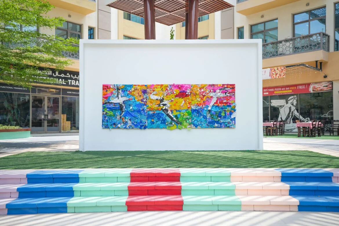 Dubai mural made of 112 kg of recycled plastic