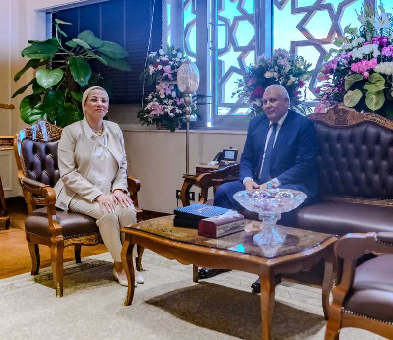 وزيرة البيئة تبحث مع محافظ الوادي الجديد الفرص الاستثمارية بقطاع المخلفات الزراعية