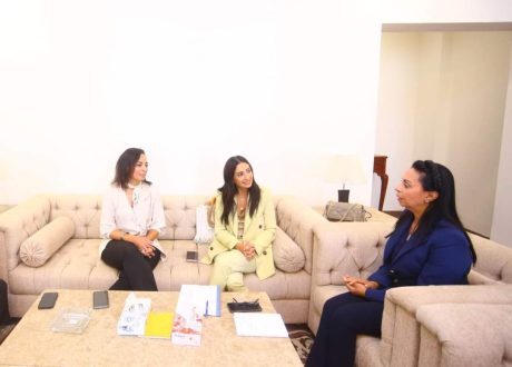 “وزيرة التضامن ” تبحث مع المديرة التنفيذية لمؤسسة ساويرس للتنمية توسيع نطاق برنامج “باب أمل” لدعم الأسر الأولى بالرعاية