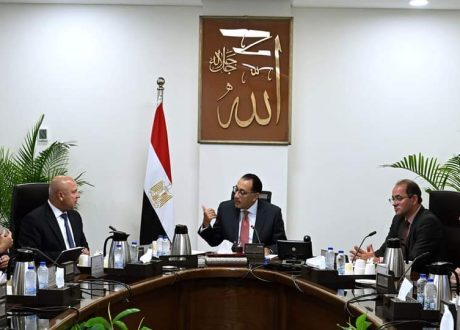 «مدبولي» يتابع الموقف التنفيذي لبرنامج دعم الصادرات الوطنية