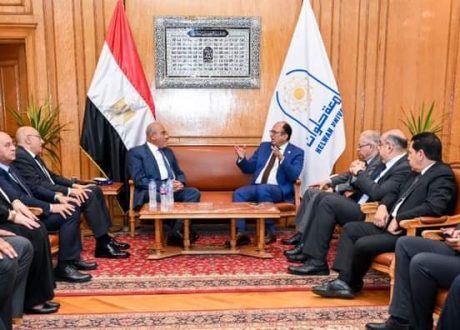 رئيس جامعة حلوان ورئيس الهيئة العربية للتصنيع يبحثان سبل تنفيذ المشروعات البحثية والابتكارات الطلابية
