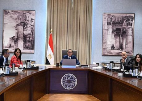 «مدبولي» يتابع الموقف التنفيذي لمشروعات الطاقة المتجددة