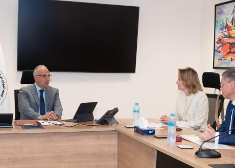 وزير الري يبحث سُبل تعزيز التعاون مع البعثة الهولندية في مجال إدارة المياه