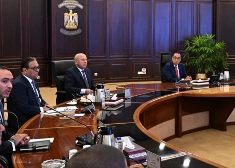 رئيس الوزراء يلتقي ممثلي شركة نيسان مصر بهدف دعم التوسع في التصنيع المحلى