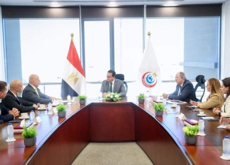 وزير الصحة يعقد اجتماع مع  شركة جنرال إلكتريك هليثكير  لمناقشة آليات  التصنيع المحلي لأجهزة  “السونار” في مصر