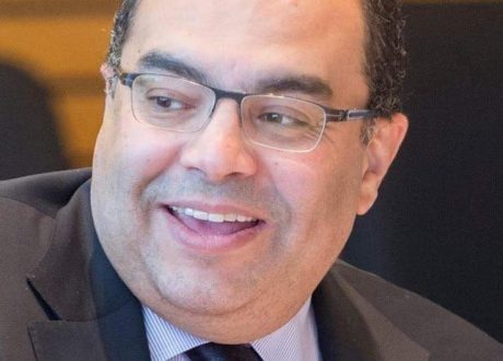 محمود محي الدين رئيسًا للمركز الإقليمي للتمويل المستدام