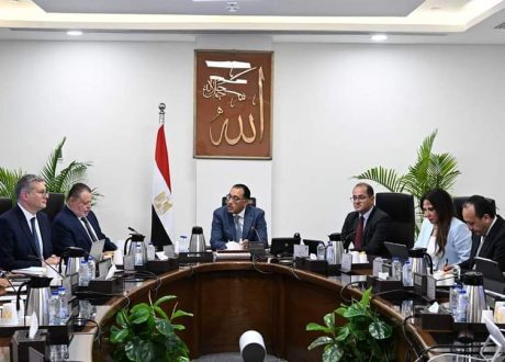 “رئيس الوزراء”يستعرض احتياجات قطاع البترول وجهود زيادة المنتجات البترولية