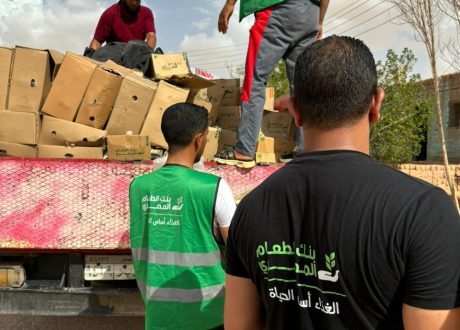 مساعدات عاجلة من «بنك الطعام» للأسر المتضررة من أمطار الوادي الجديد