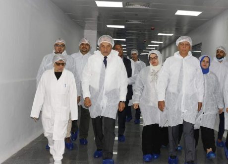 في جولة ميدانية.. وزير قطاع الأعمال العام يتفقد أعمال التطوير بشركة النيل للأدوية