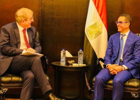 وزير الاستثمار يلتقى المفوض التجاري البريطاني لأفريقيا لبحث سبل تعزيز العلاقات التجارية والاستثمارية