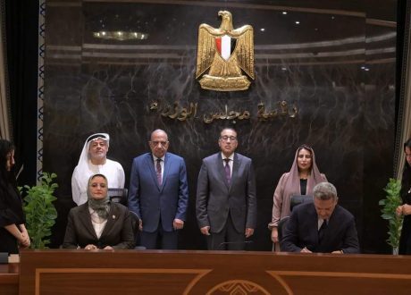 مدبولي يشهد توقيع اتفاقيات لإنتاج الكهرباء من الطاقات المتجددة (شمسي و رياح) وتخزينه