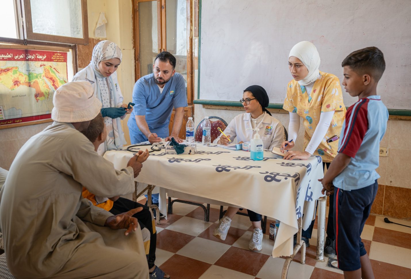 قافلة طبية من مؤسسة الجود بالفيوم لدعم الأسر الأكثر احتياجًا