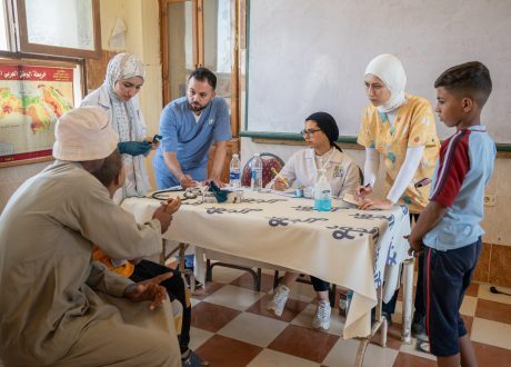 قافلة طبية من مؤسسة الجود بالفيوم لدعم الأسر الأكثر احتياجًا