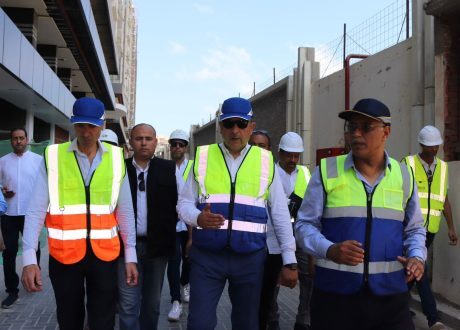 وزير قطاع الأعمال العام يتفقد مشروع “جراند فيو سموحة” بالإسكندرية ويلتقي عددًا من ساكنيه