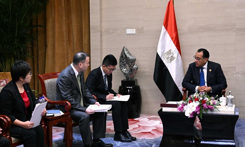 مدبولى: ملف توليد الطاقة الجديدة والمتجددة يمثل أولوية للحكومة المصرية