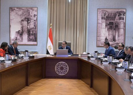 رئيس الوزراء يستعرض مشروعا مقترحا لإقامة مركز بيانات أخضر من خلال أحد التحالفات