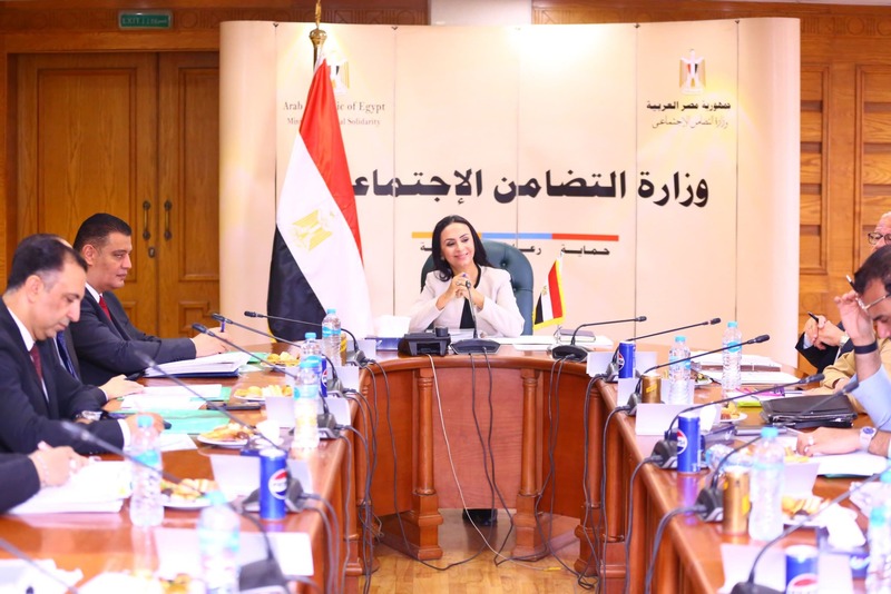 وزيرة التضامن توجه بالتوسع في أنشطة المؤسسة القومية لتنمية الأسرة
