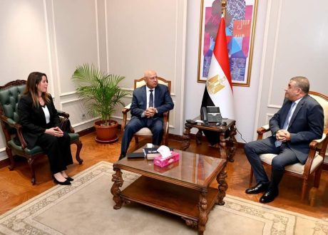 وزير الصناعة والنقل يبحث مع وفد شركة نستله مصر خطط الشركة المستقبلة بالسوق المصري
