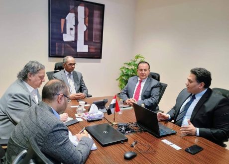 نائب وزير الإسكان يلتقي ممثلي إحدى الشركات العالمية المتخصصة في تنفيذ وإدارة المرافق