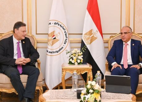 وزير الري يلتقى وزير البيئة والطاقة اليوناني