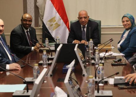 الكهرباء توقع اتفاقية لتوريد الكهرباء بواسطة نظم الخلايا الفوتوفلطية