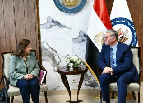 وزير البترول : قطاع البترول يعمل على تعزيز دور مصر كمركز إقليمى للغاز