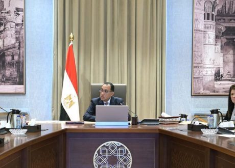 رئيس الوزراء يعقد اجتماعاً لبحث آلية تعديل حدود الكربون لتعزيز تنافسية الصادرات المصرية