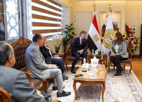 وزيرة التنمية تتابع مع الممثل المقيم لبرنامج الأمم المتحدة الإنمائي في مصر مجالات التعاون بين الجانبين
