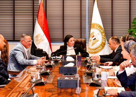 وزيرة البيئة تبحث مع «الغرف السياحية» دعم التنمية السياحية بالبحر الأحمر