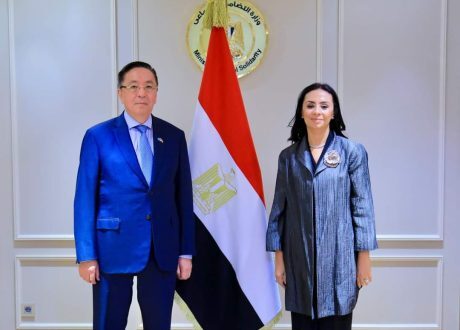 وزيرة التضامن تسقبل سفير كازاخستان بالقاهرة لتعزيز التعاون المشترك