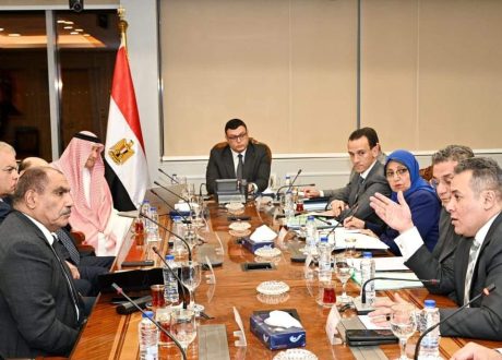 وزير الإسكان يلتقي مستثمر سعودي لمناقشة فرص التعاون