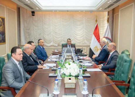 وزير الدولة للإنتاج الحربى يلتقى ممثلى ” جرين تك إيجيبت “