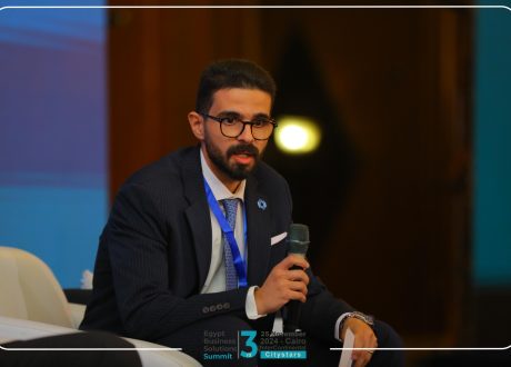 مدير تنفيذي لـ”ستراتيجك جير” يدعو للاستفادة من التجارب التي طبقت الاقتصاد الرقمي
